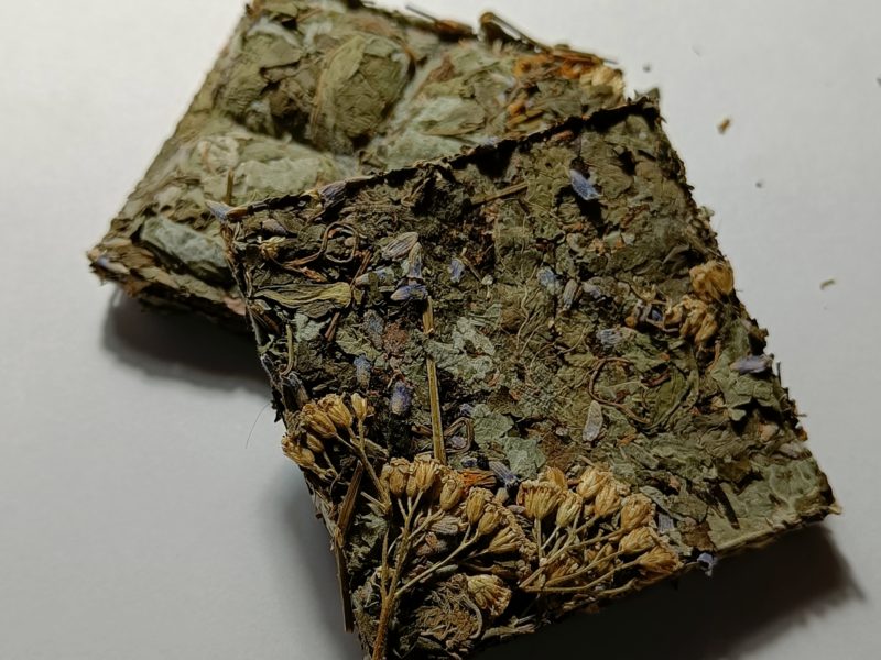 Плитки чая из крымских трав